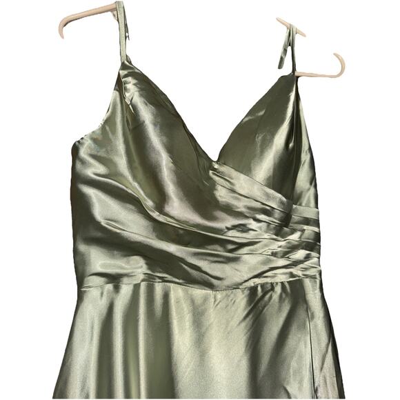 NWT Bridesmaid Evening Gown Prom Dress Green Size 6 Adjustable Back Exquisite! - Picture 2 of 5